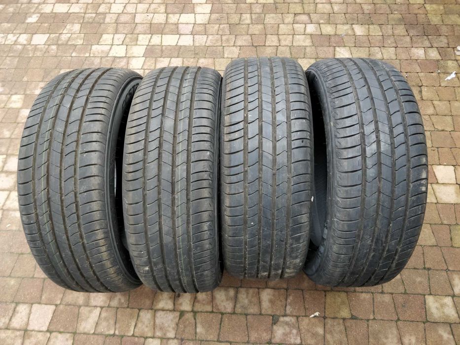 3397. Opony letnie 215/55/18 Kumho 8mm 2022r jak nowe cena za 4szt