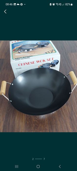 Wok chiński , zestaw z pałeczlami .przykrywką