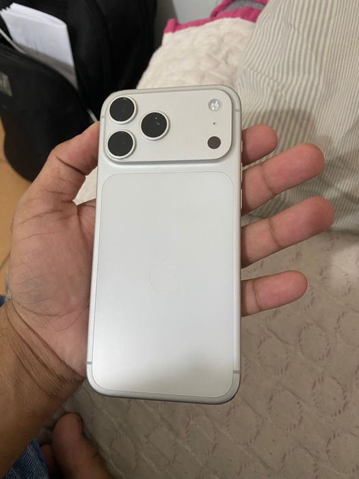iPhone 17 Pro Max — Como Novo