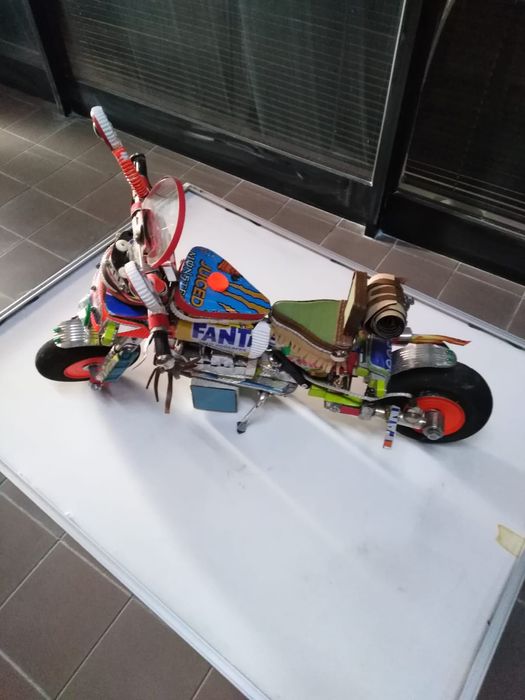 Arte reciclável - carros, motos, carrocel... Etc...