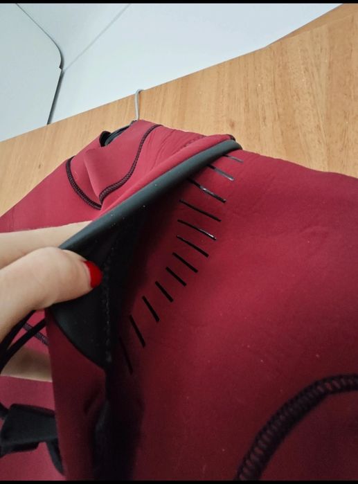 Fato De Surf Mulher Premium 4/3 Zipperless Bordeaux e preto