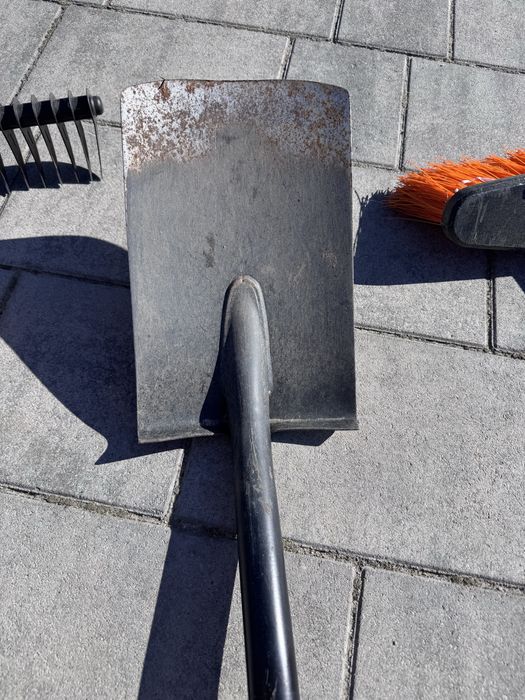 Zestaw fiskars (wertkulator + szczota + łopata + siekiera)