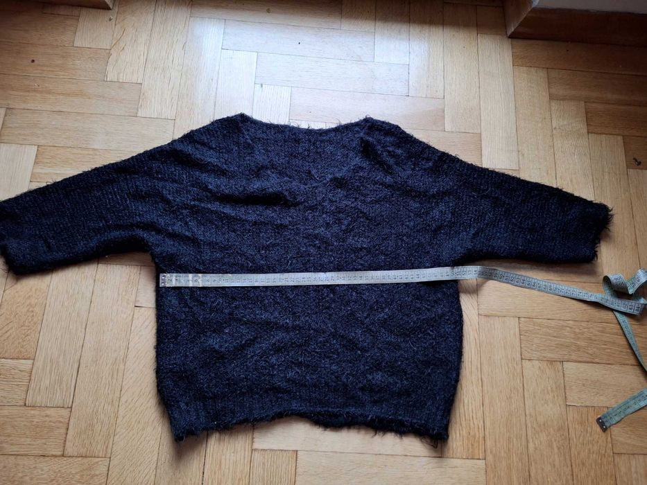 Czarny sweter damski New York - rozmiar M/L
