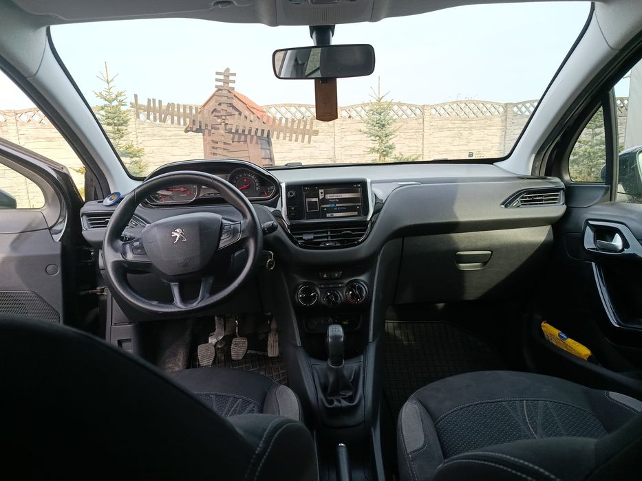Peugeot 208 Czarny