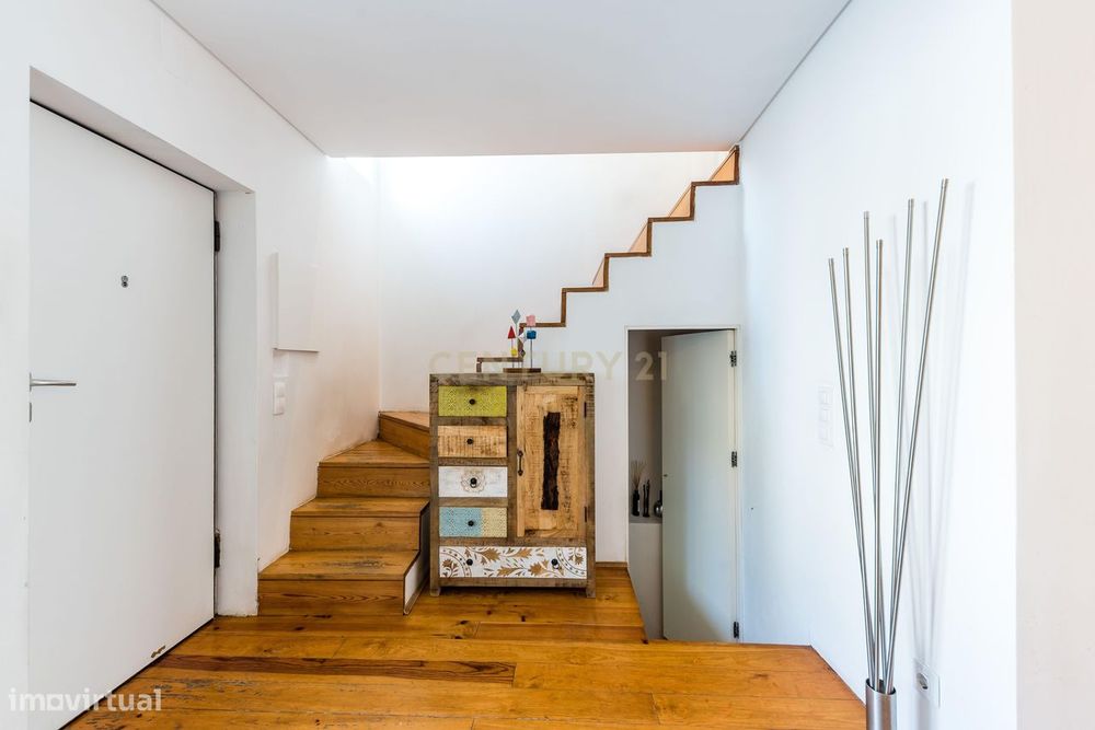Moradia T2 Renovada com Jardim, Cave e Terraço | Viva o melhor de Belé