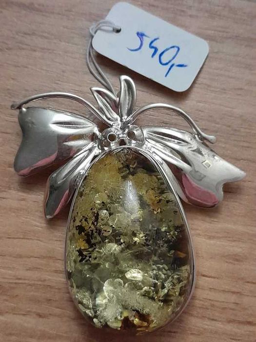 Srebrna zawieszka z bursztynem