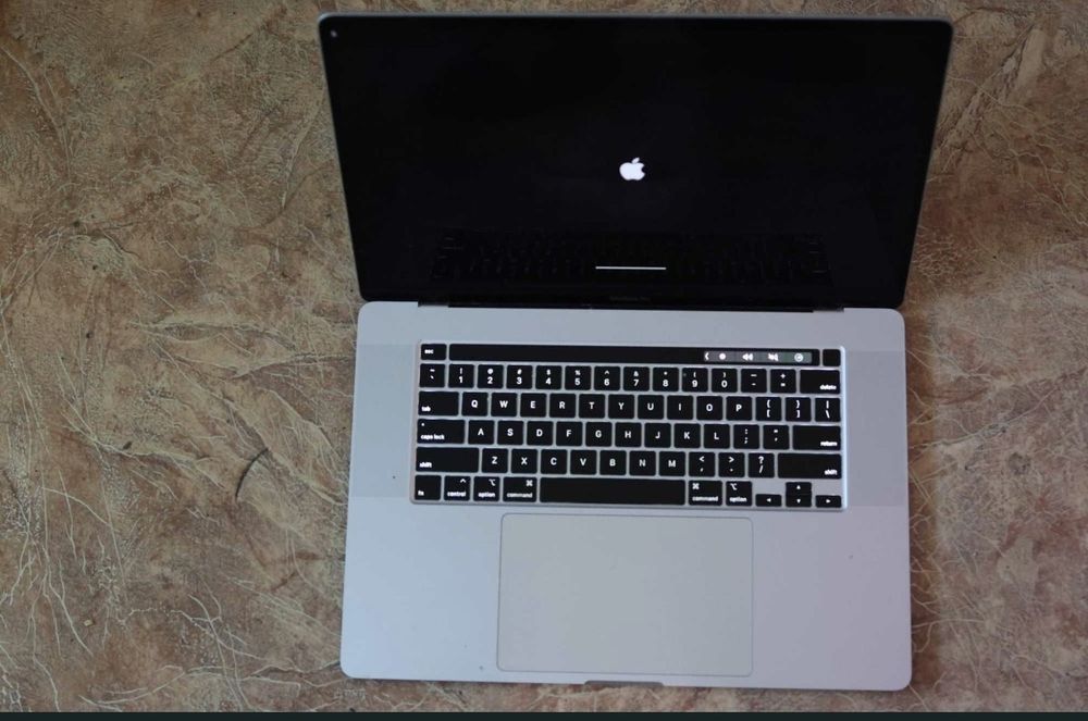 MacBook Pro 16" 2019 | 1 TB SSD| i9 2.3GHz | 16 GB | 361 цикла батареи!