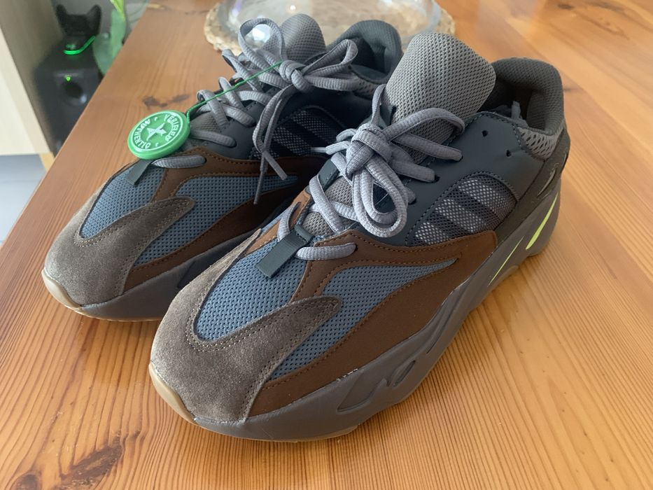 Adidas Yeezy Boost 700