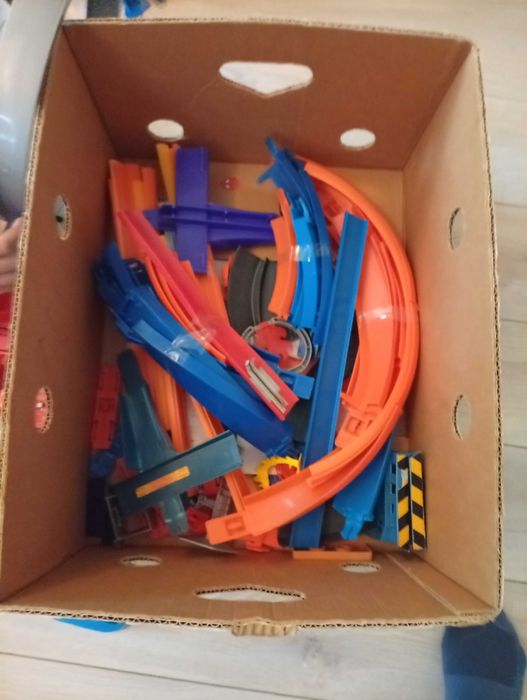 Tory wyścigowe  hot wheelss