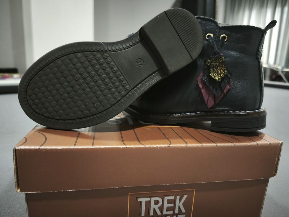 Botas de menina em pele azul marinho Tam 25