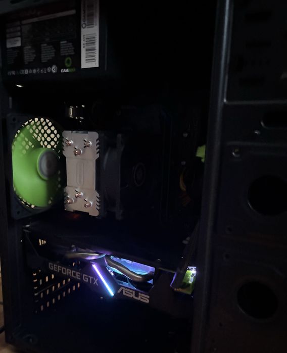 Продам компьютер полный комплект монитор, клавиатура, мышь, коврик