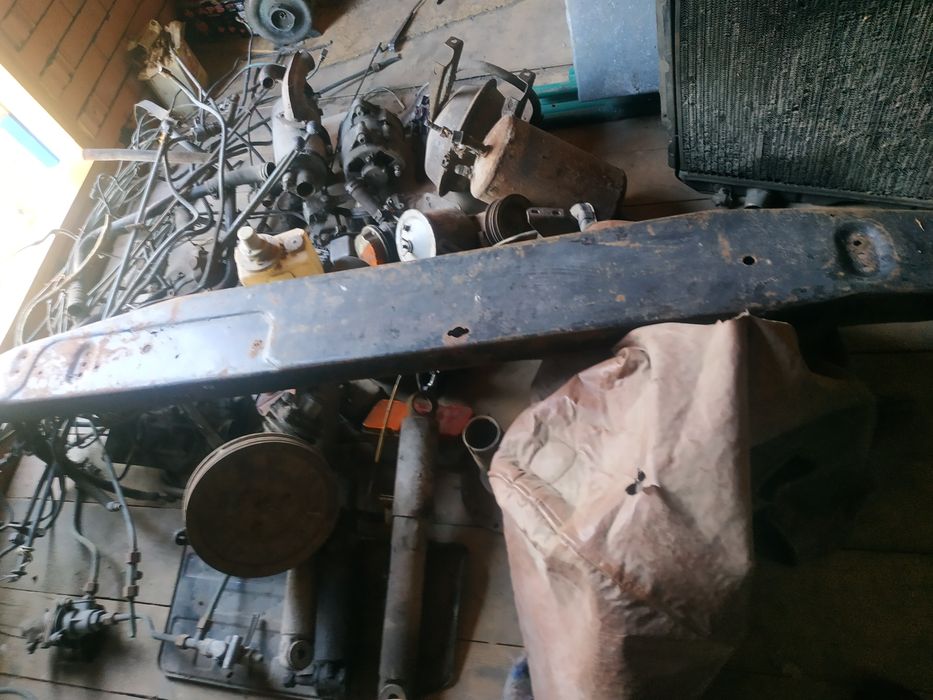 Частини переднього моста