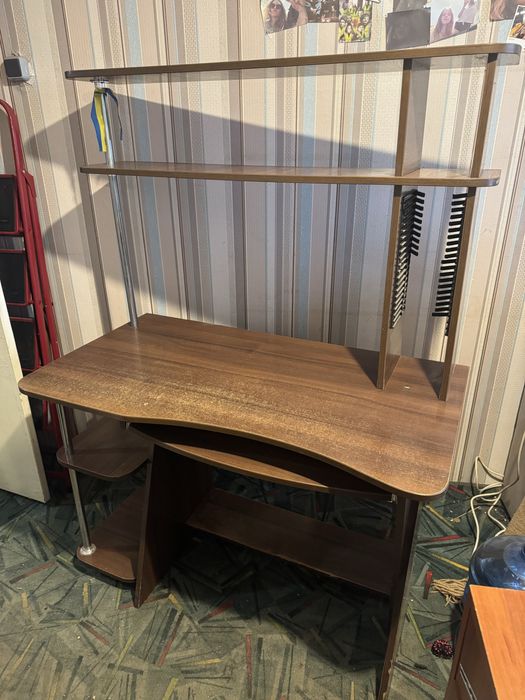 Продам компьютерный стол