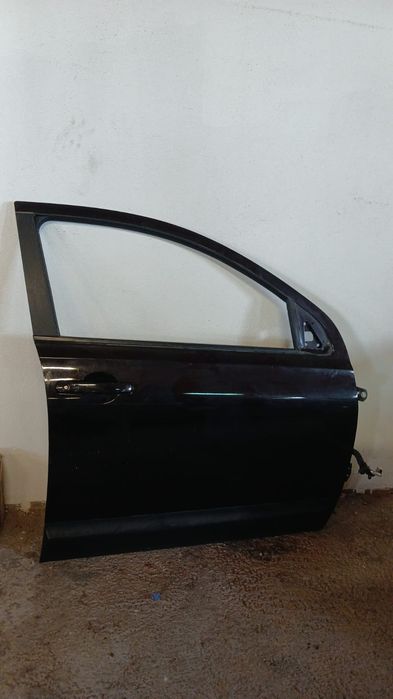 Porta frente direita Nissan Qashqai ano 2009 preta