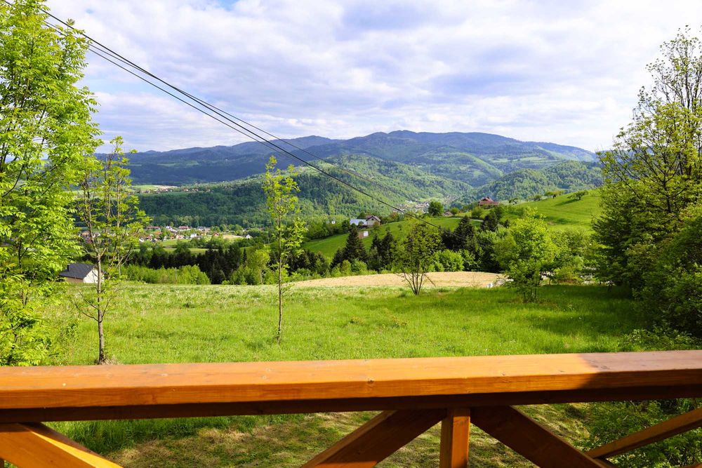 Domek drewniany w górach z pięknym widokiem, tarasem. Turchałówka