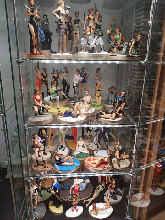 FIGURKA lara croft