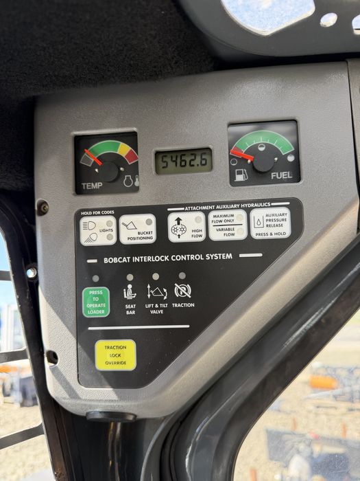 Bobcat S250 ідеальний.  2007 р в. Є інші варіанти.