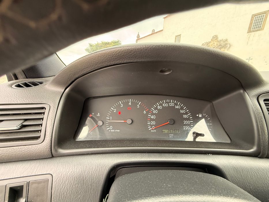 Toyota Corolla 2.0 D-4D Comercial | 2003 | 263.000 km