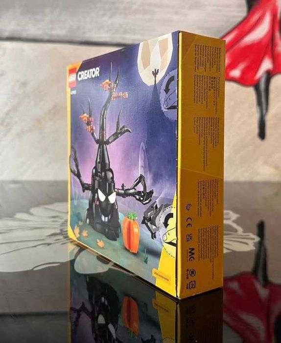 Конструктор LEGO Creator 40900 Scary Haunted Tree