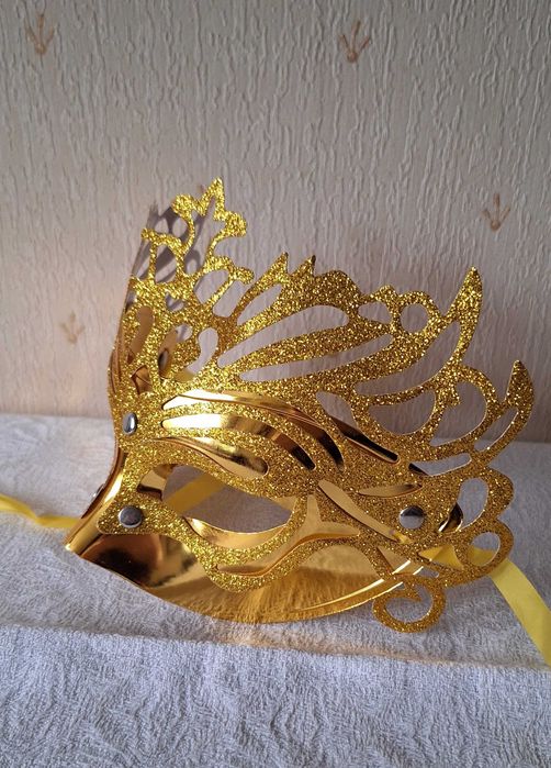 maska karnawałowa złota