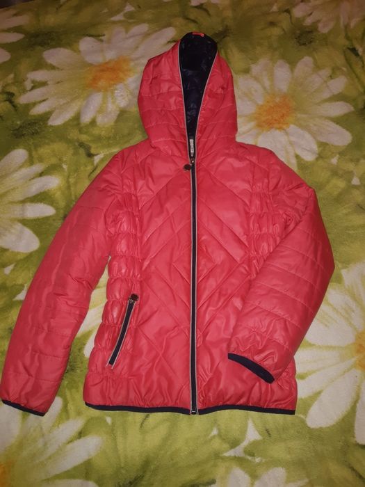 Продам курточку на девочку