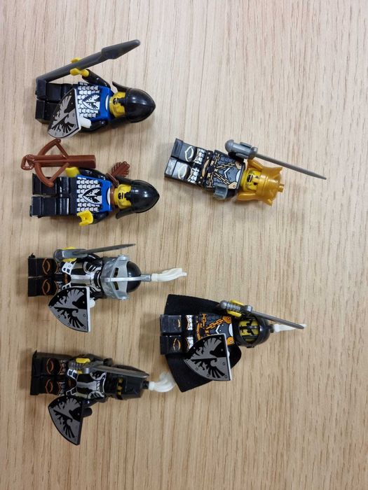6 minifigurek rycerzy z klocków w tym król czarny kruk