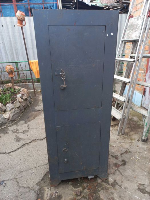 Сейф металлический. Торг