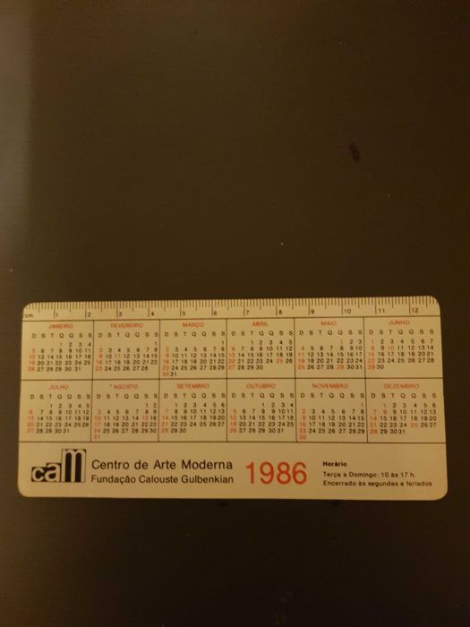 Vários calendários de anos diferentes