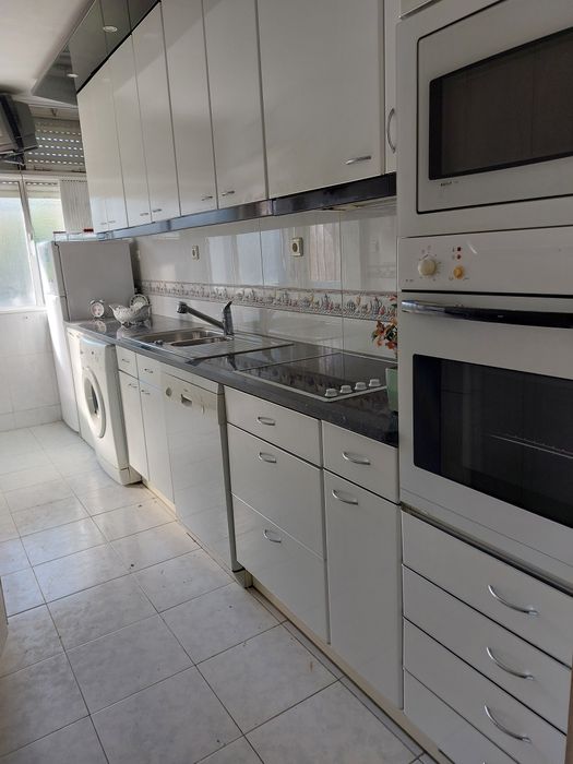 Quarto para arrendar à Av da Boavista