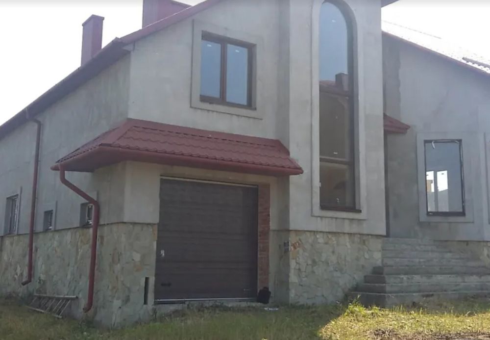 Продаж 3 пов. будинку з гаражем і діл. 16 соток, 525 кв. м, Смиківці