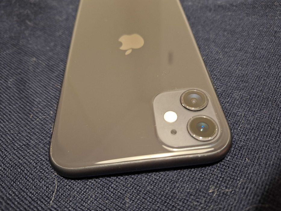 iPhone 11 64 gb акб 83%