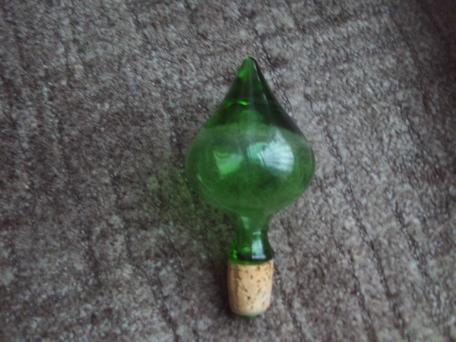 Zabytkowy zielony szklany korek do karafki