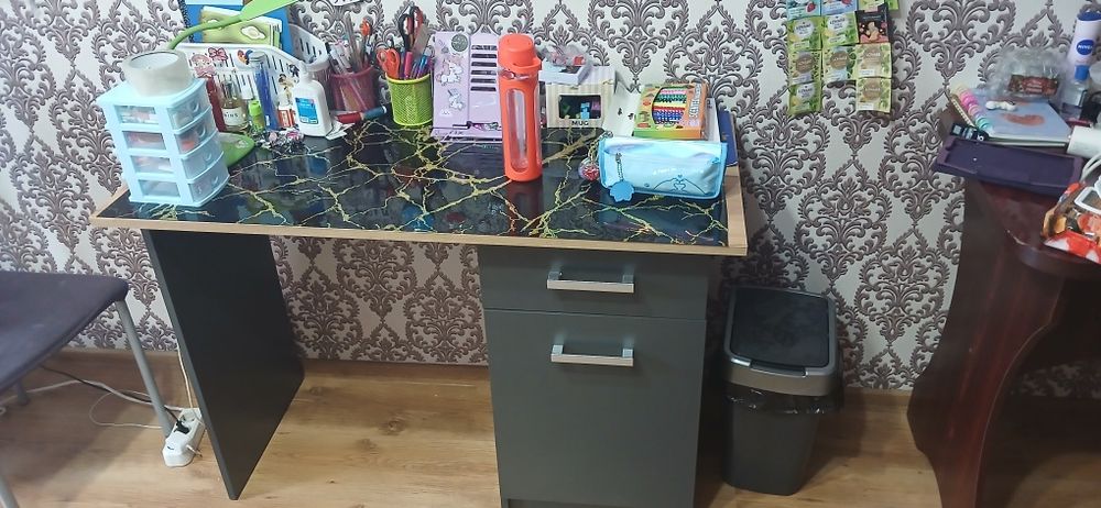 Продам стіл,в гарному стані