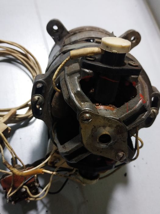 Колекторний високо оборотний двигун