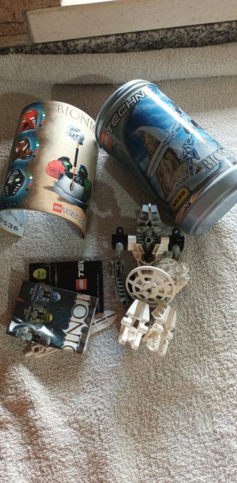 LEGO Technic e LEGO Bionicle, lançadas no início dos anos 2000.