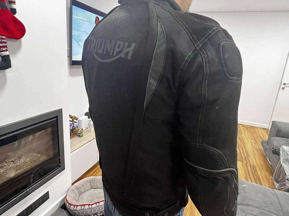 2 Casacos mota - um ICON (pele) e um Triumph - com proteções
