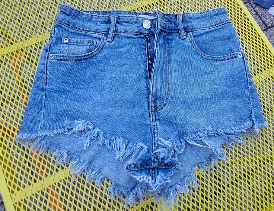 Spodenki jeansowe Zara
