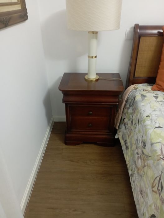 Mobiliário de quarto completa em madeira maciça