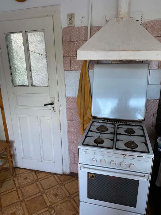 Продається доглянутий будинок разом з Літньою кухнею в с. Сусідовичі