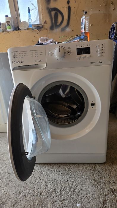Продам пральну машину Indesit