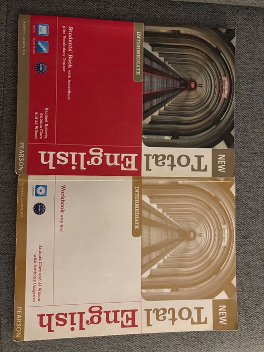 Manuais de Inglês do Cambridge School - New Total English Intermediate