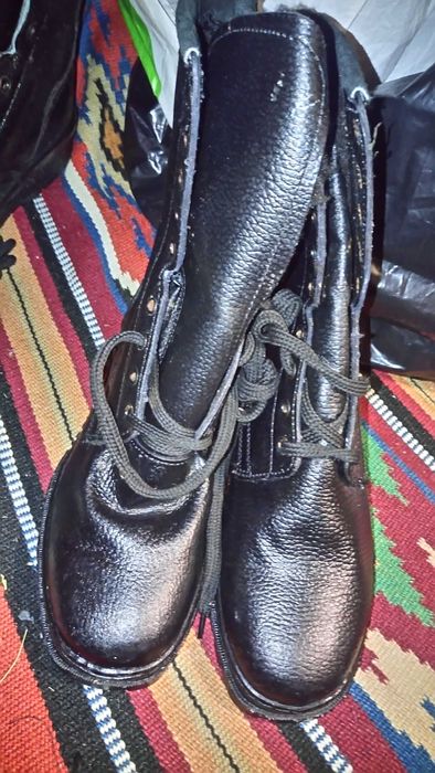 Продаются новые зимние берцы 39р (25.5см)