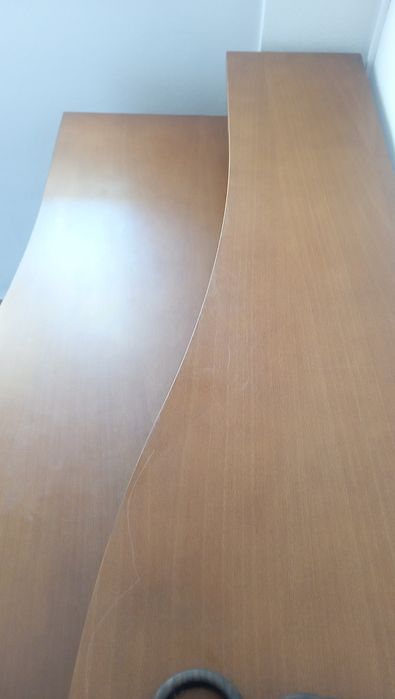 Secretaria /mesa em bom estado