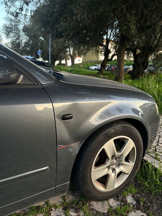 Audi A4  cinzento 1.6 a gasolina