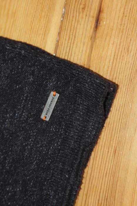 Hugo Boss sweter w serek r. XL