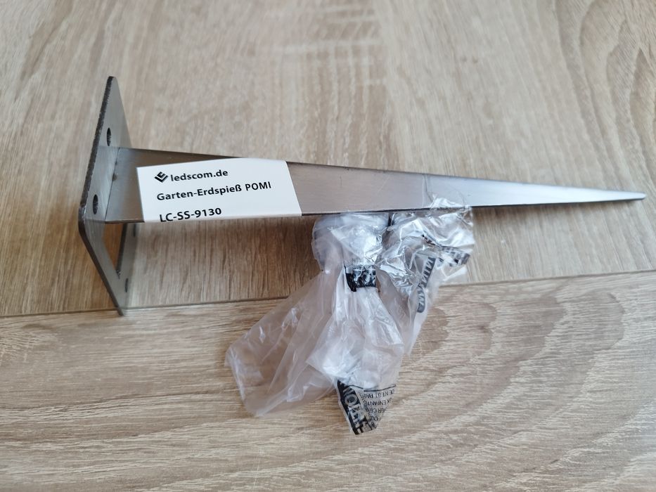 Kolec szpikulec metalowy .obcowanie lamp