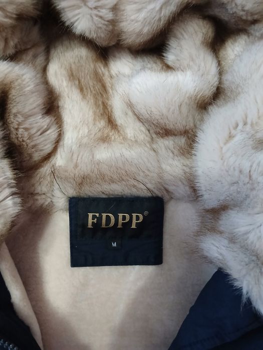 Продам жіночу зимову куртку парку