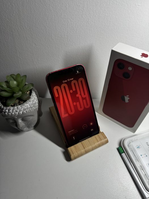 Iphone 13 product red