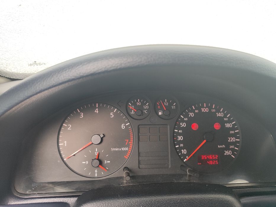 Ауди А4 В5 1.8 бензин