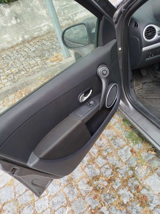 Renault Clio 2010 1.2 Gasolina para peças, abate ou para ser reparada a junta e radiador – 500€ negociáveis | Viseu